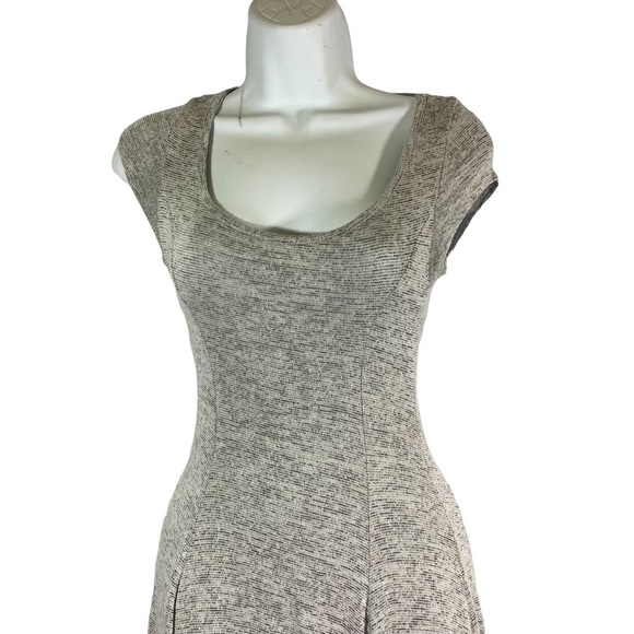 Acemi Dress Gray Short Sleeve Scoop Neck Cutout Back Size Small - Picture 3 of 10